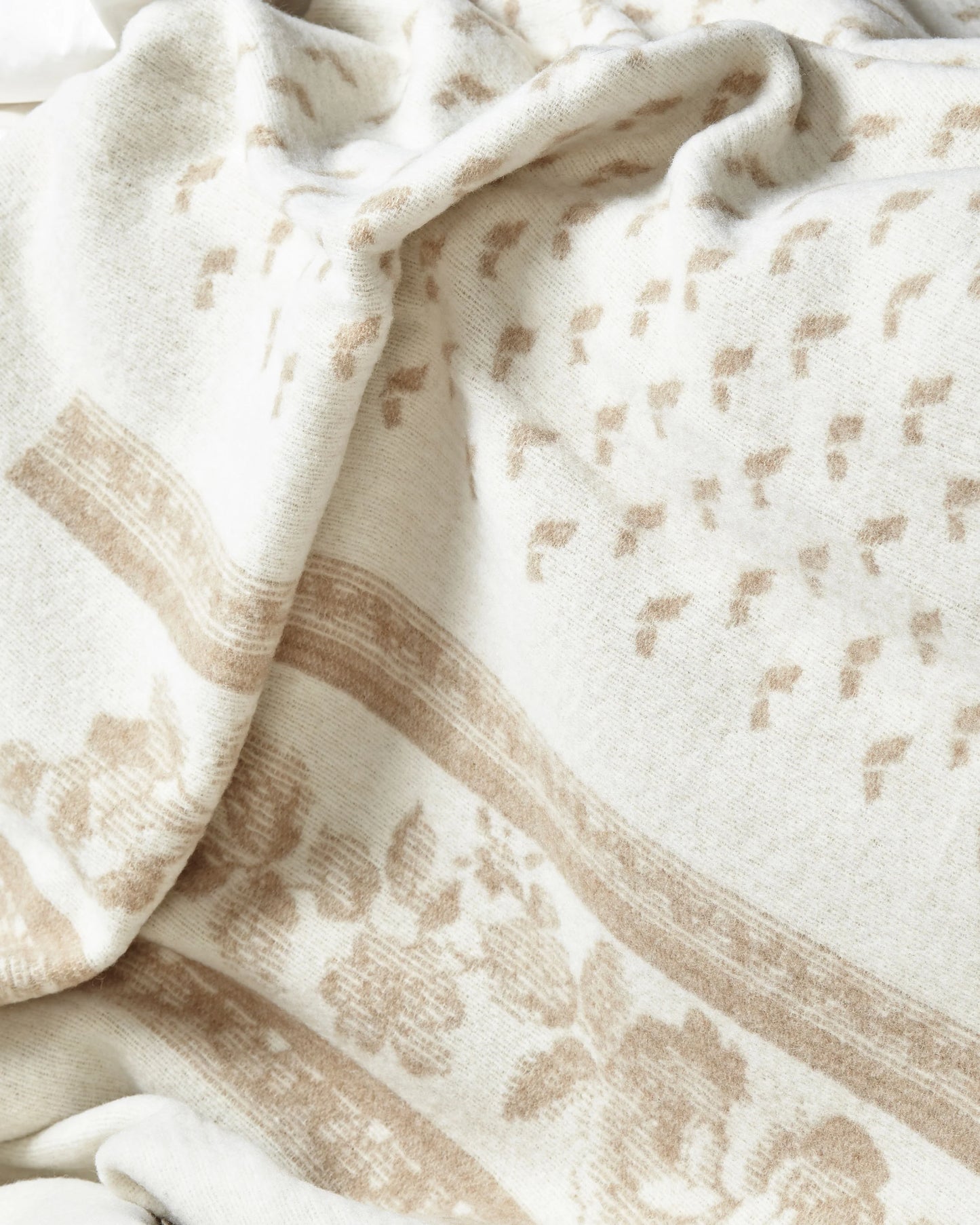 Coperta Serenella in Misto Cashmere – Morbidezza di Lusso per Ogni Stagione