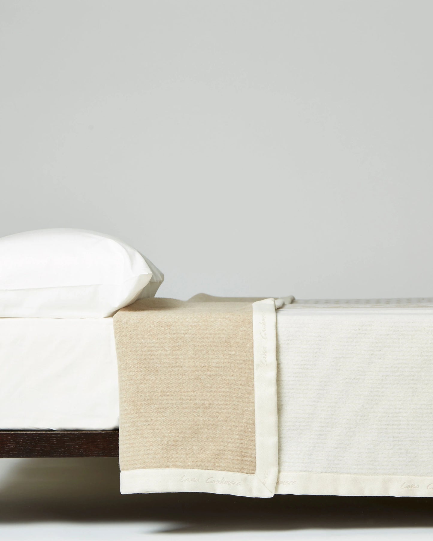 Coperta Serenella in Misto Cashmere – Morbidezza di Lusso per Ogni Stagione