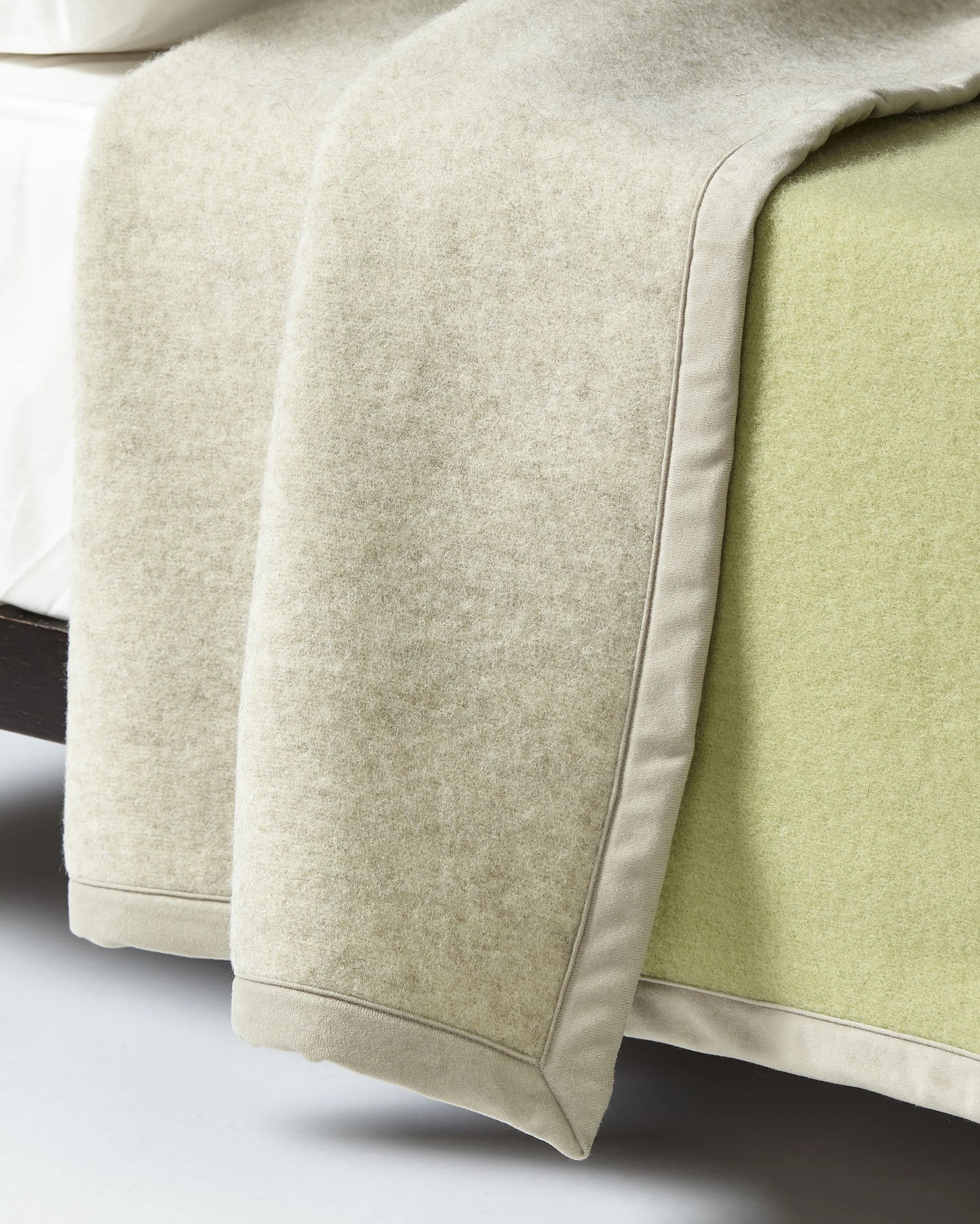 Coperta Thema in Lana Vergine – Comfort Naturale, Eleganza Essenziale