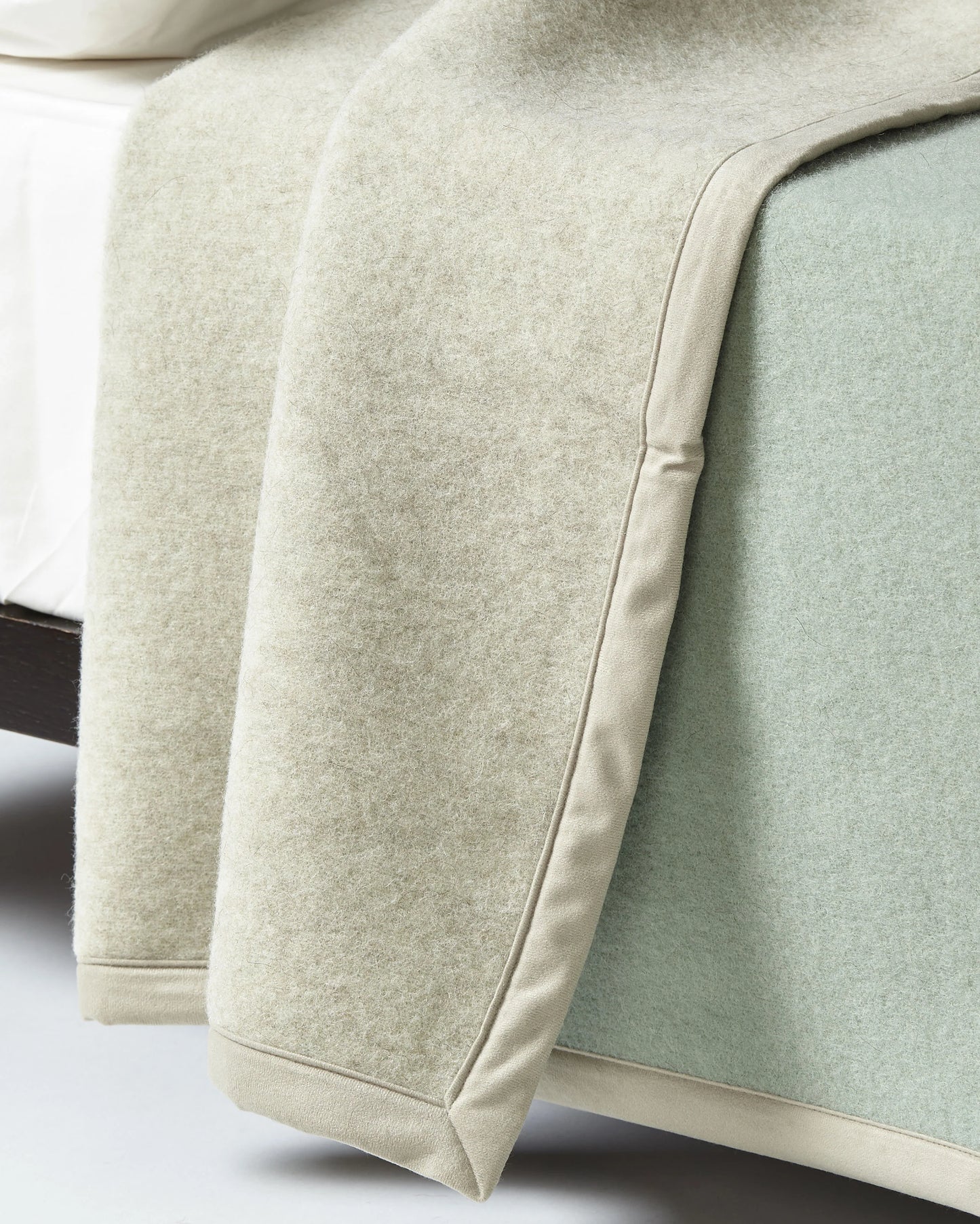 Coperta Thema in Lana Vergine – Comfort Naturale, Eleganza Essenziale