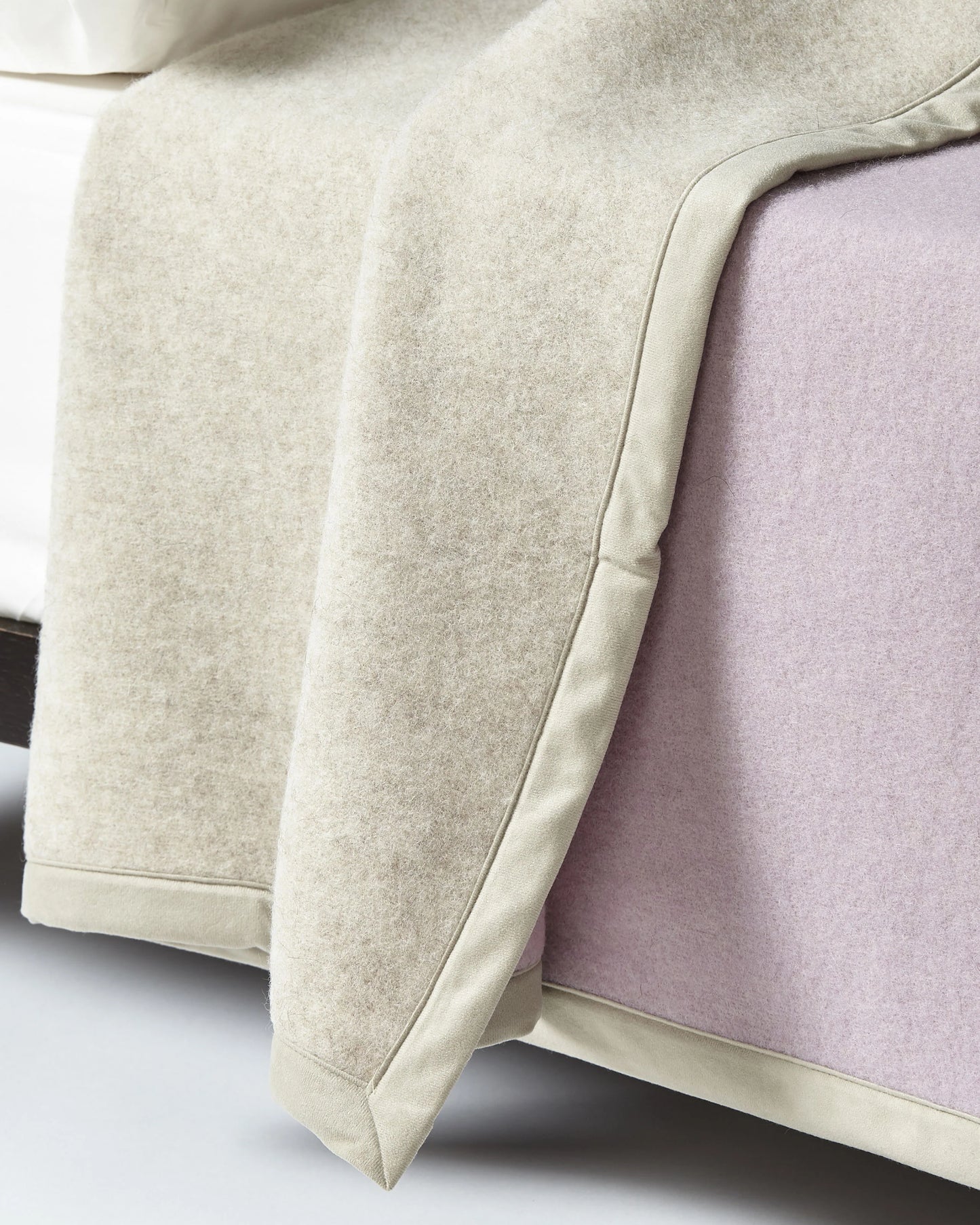 Coperta Thema in Lana Vergine – Comfort Naturale, Eleganza Essenziale