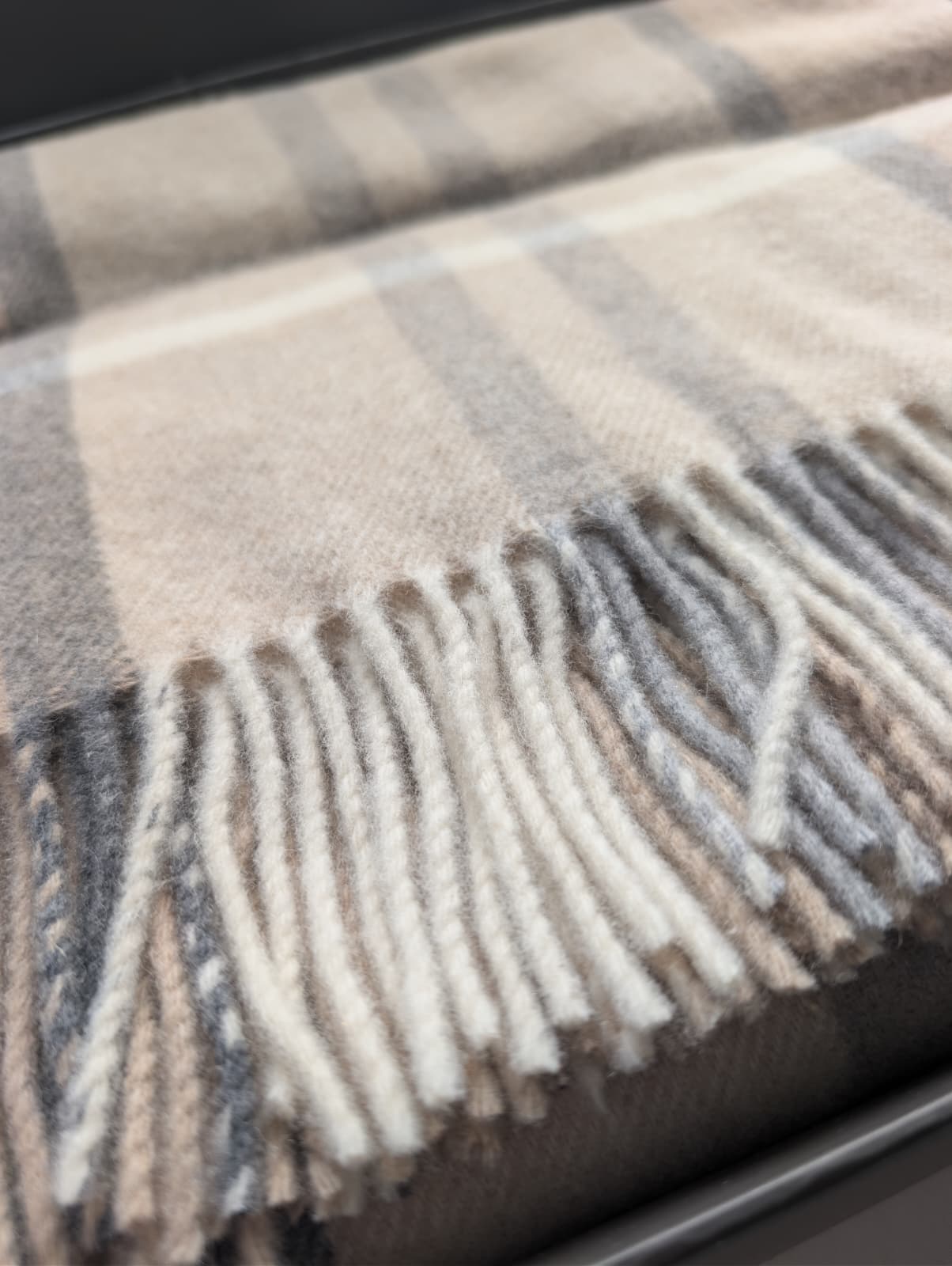 Plaid "Kilt" in 100% Lana Vergine Lambswool Merino con Frange - 130x190 cm - SOMMA