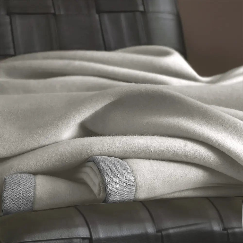Coperta pregiata Nyima in 95% Cashmere e 5% Lana Vergine - 210x250 cm - SOMMA