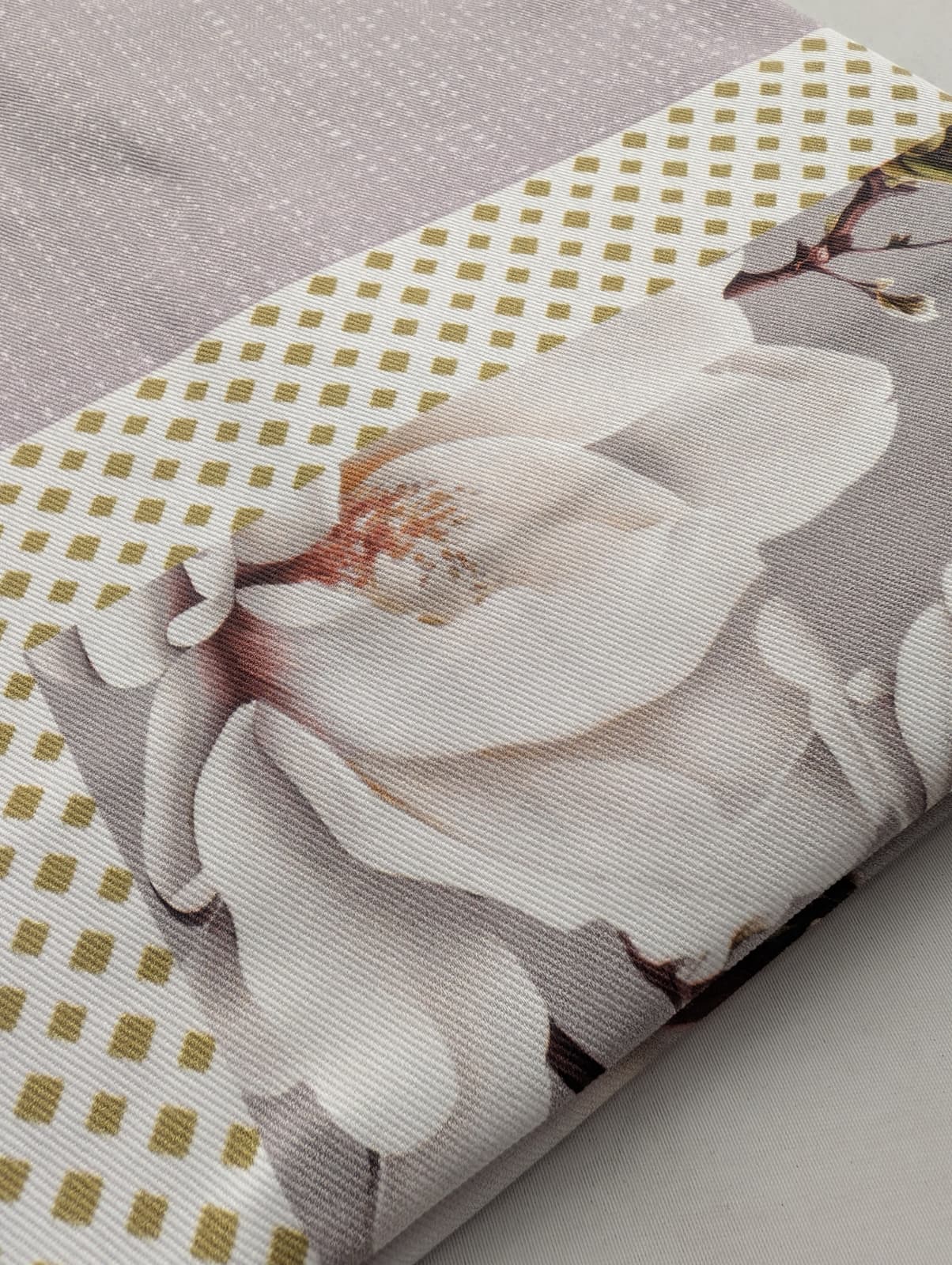 Tovaglia Vingi "Scelto da Benedetta Parodi" - Modello Tiffany 42 - Magnolia e Grigio Polvere