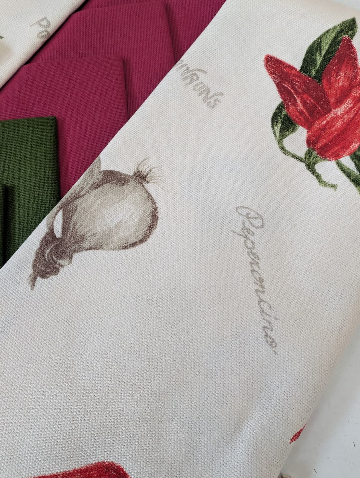 Tovaglia Rettangolare Vingi Armonia Dis. Peperoncino - Con Tovaglioli